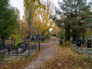 Юрист МБСПУ «Комбинат благоустройства» принимает посетителей по вопросу оформления земельных участков и установки памятников